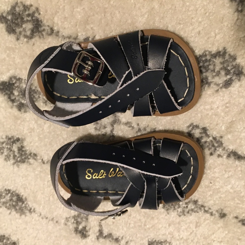 Salt water sandals black